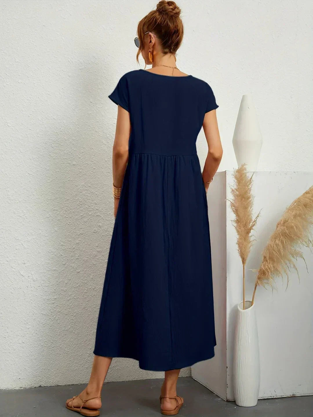 Věra – Elegantní a stylové midi šaty