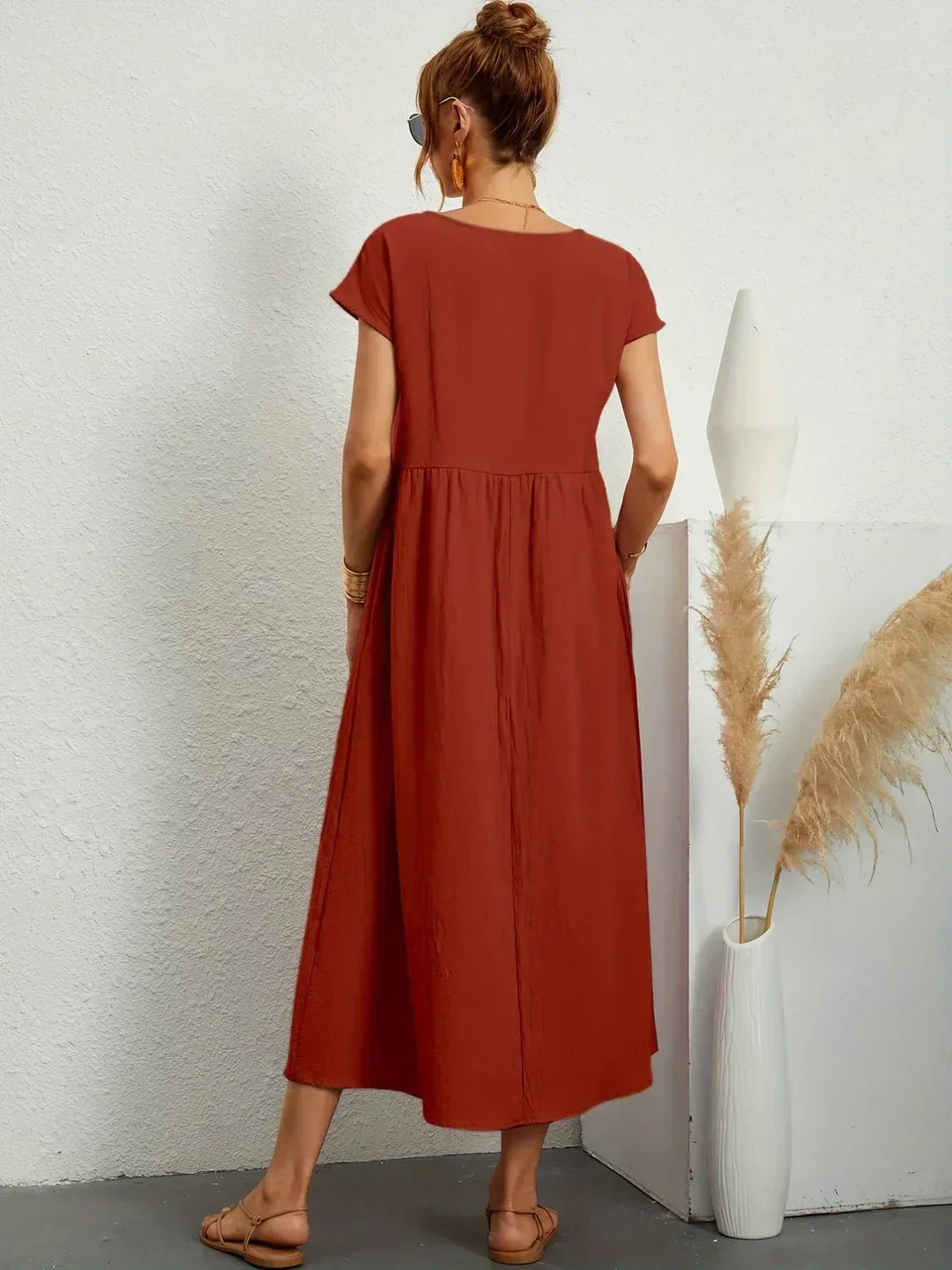 Věra – Elegantní a stylové midi šaty