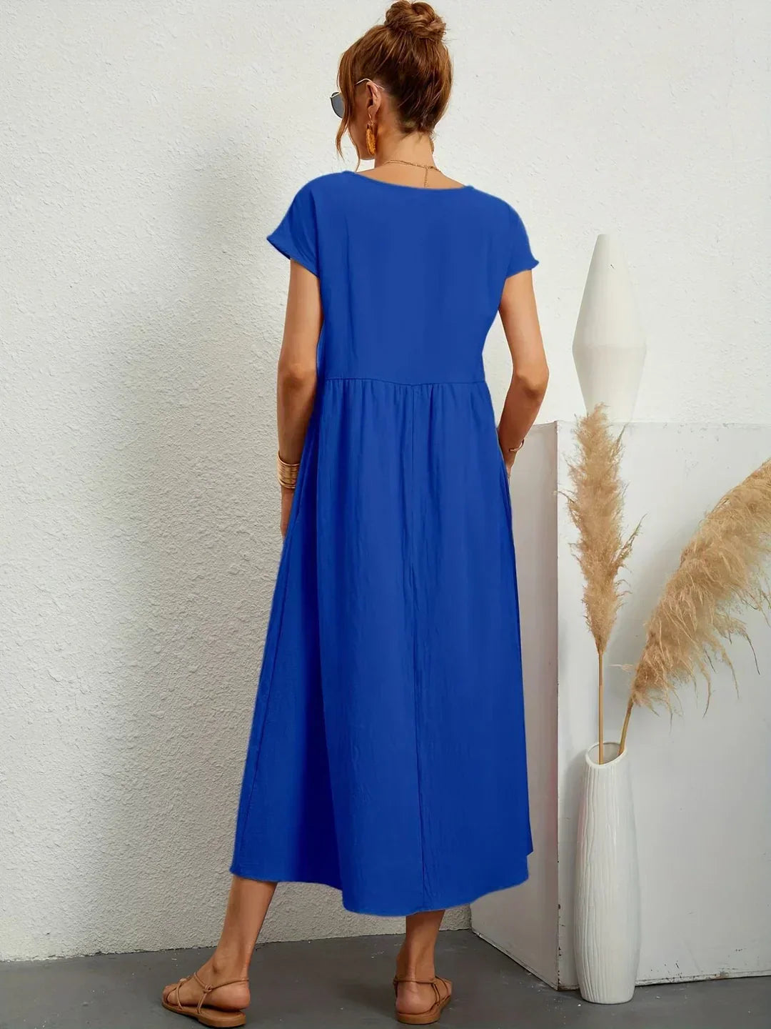 Věra – Elegantní a stylové midi šaty