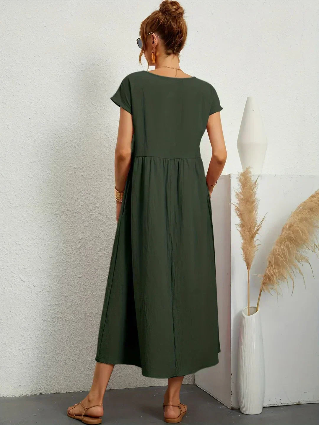 Věra – Elegantní a stylové midi šaty