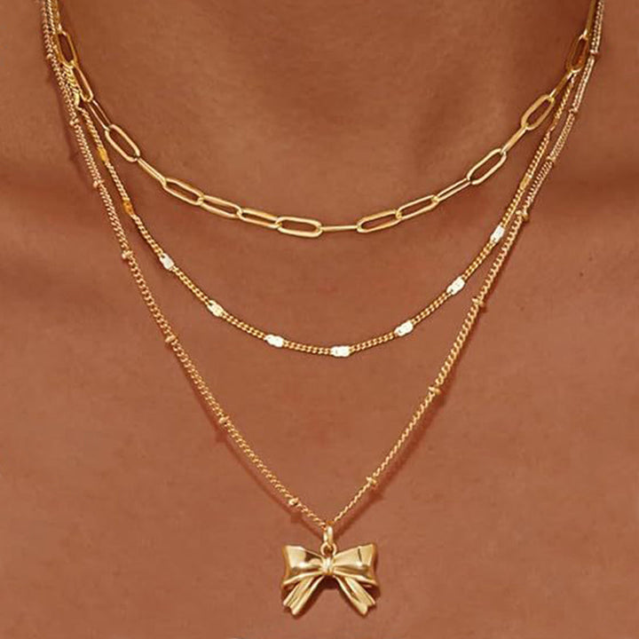 Karolína - Vintage náhrdelník s přívěskem ve tvaru mašle