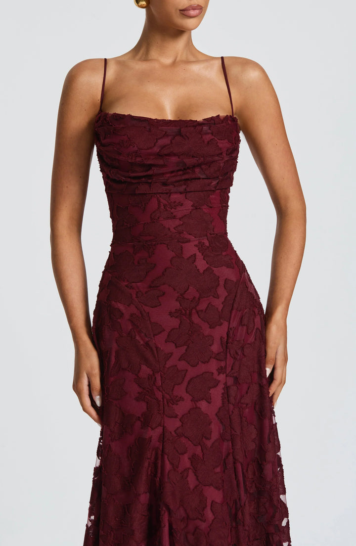 Radmila – Plynulá elegance v nadčasovém maxi stylu