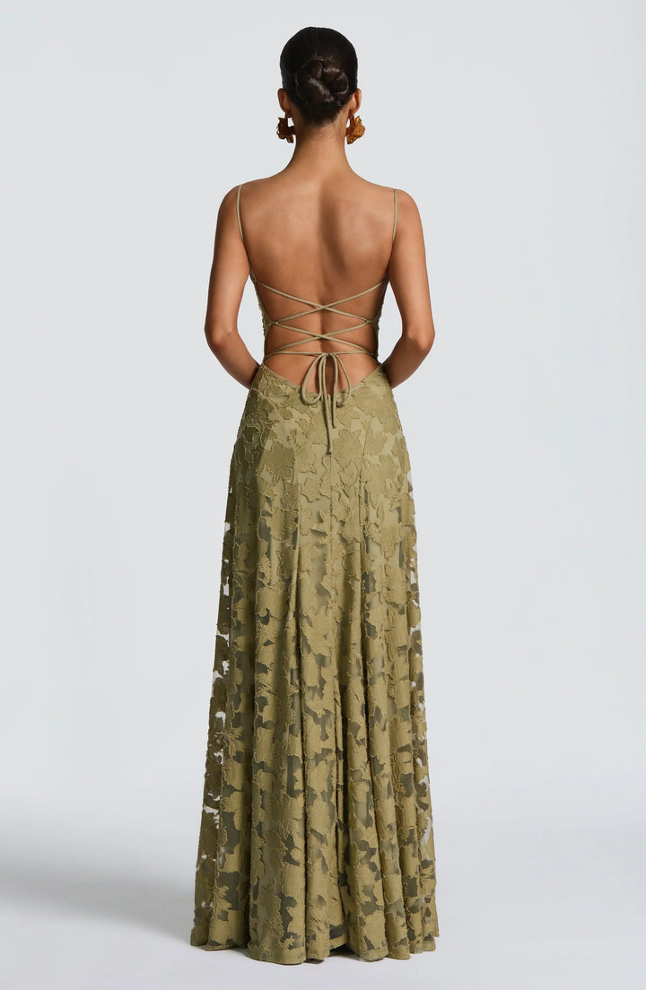 Radmila – Plynulá elegance v nadčasovém maxi stylu